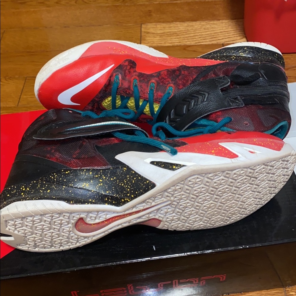 Lebron solider 8’s - Picture 2 of 3